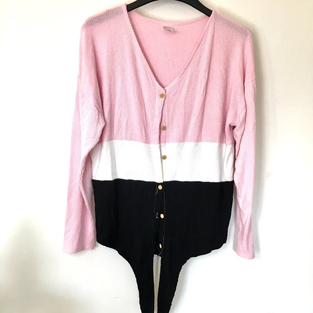 No boundaries   sweater V neck front tie button closure, XL, Pink, White, Black